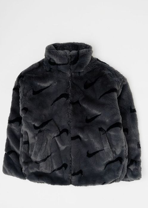 Яке Nike с еко пух