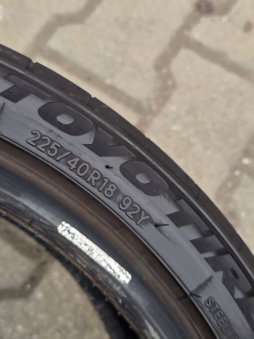 225 40 18 TOYO.  .