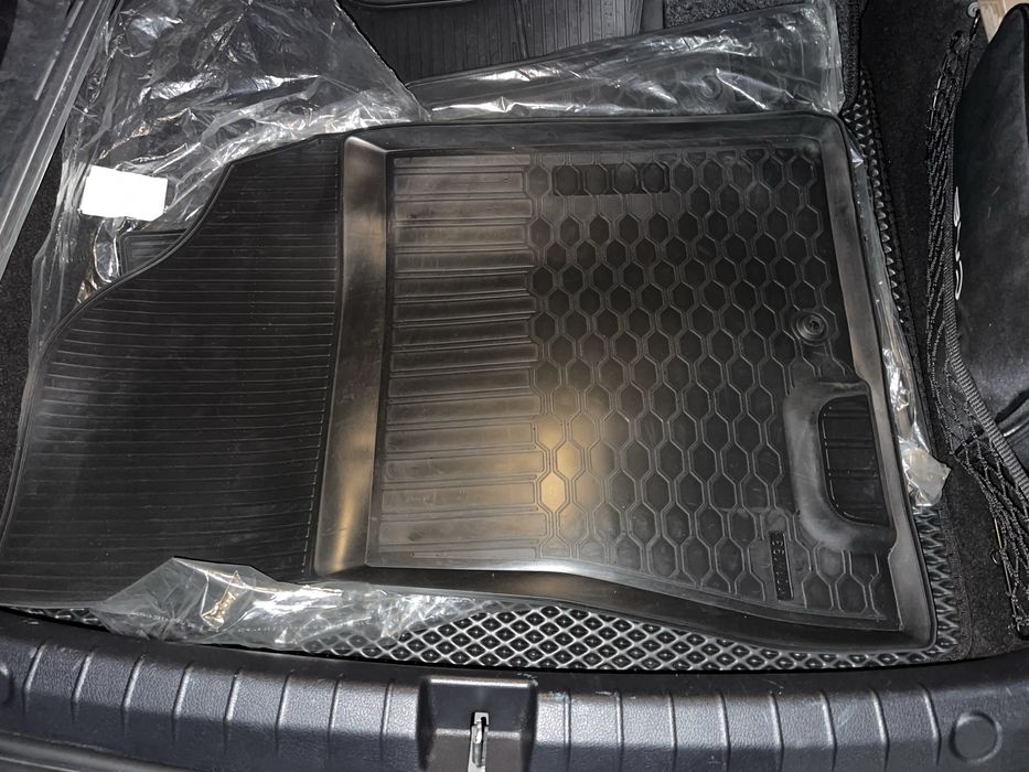 летние коврики и резиновые полики на Hyndai Sonata