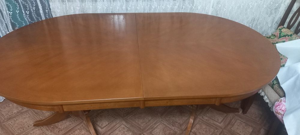 Срочно продаётся стол в отличном состоянии