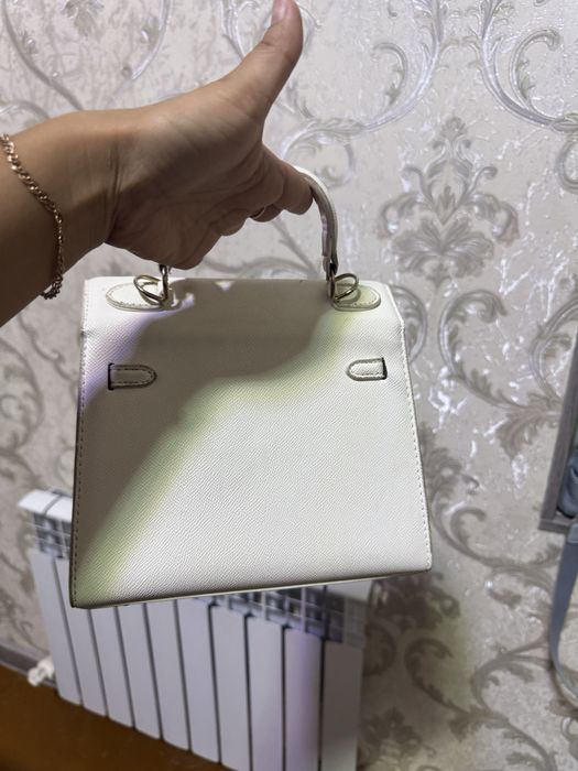 Ayollar Sumkasi sotiladi  50 ming sum.