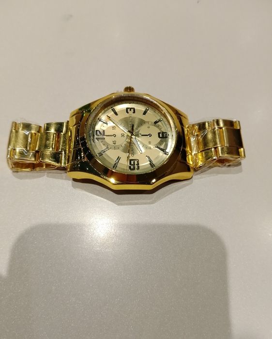 Yangi oltin rangli erkaklar qo‘l soati
Yangi holatda.
Juda chi