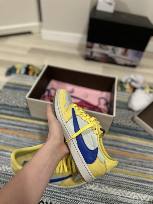 Air Jordan 1 Travis Scott Canary