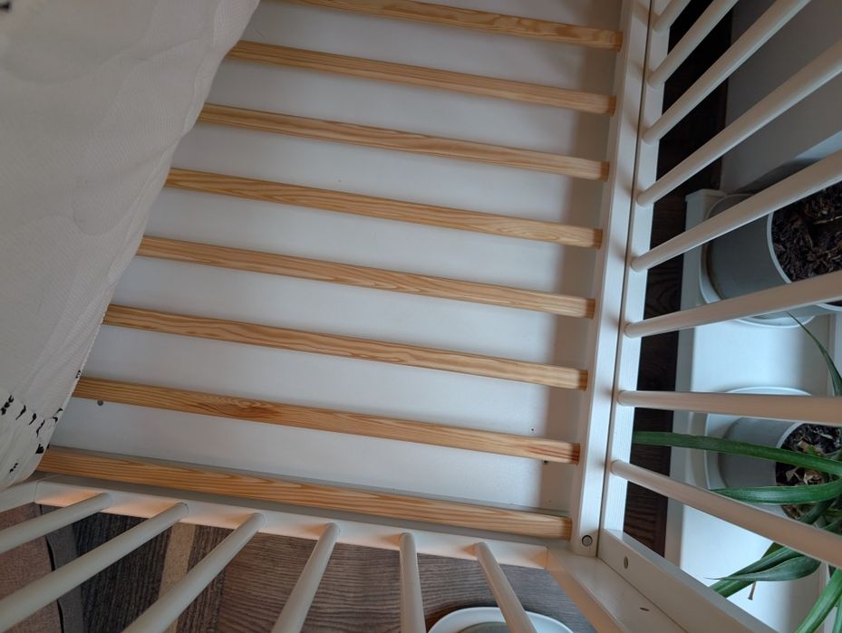 Pătuț bebe Klups Luna alb lemn cu sistem de legănare