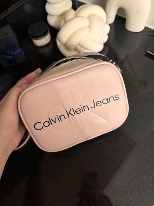 Розовая сумка Calvin Klein Jeans