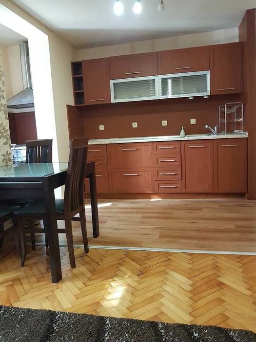 Дава се под наем Тристаен апартамент в Русе, Център - 78 кв.м за 408 € - Снимка #4