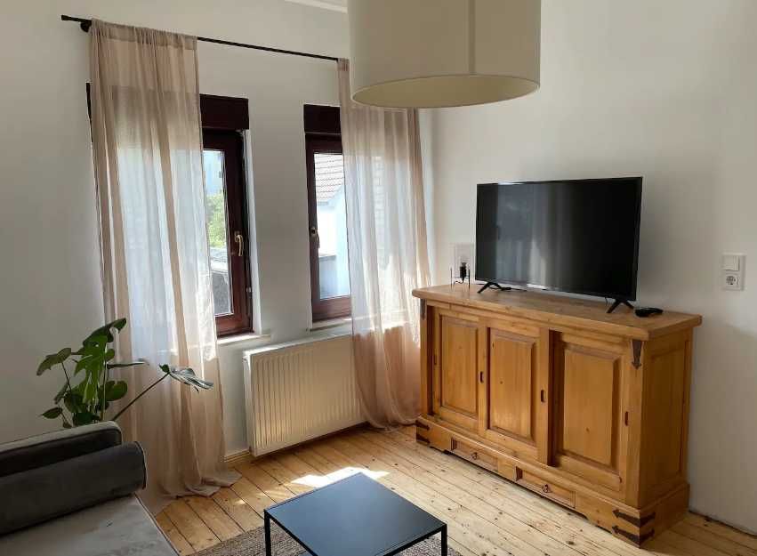 Дава се под наем Двустаен апартамент в Пловдив, Кършияка - 48 кв.м за 215 € - Снимка #1