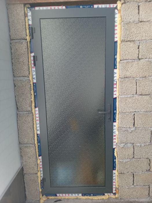 Устанавливаем окна и двери АКФА