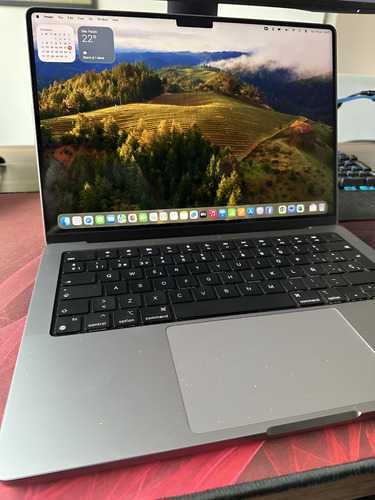 Продам MacBook Pro 13/M2/8GB/256