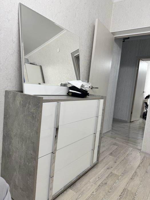 Комод и зеркало комплект