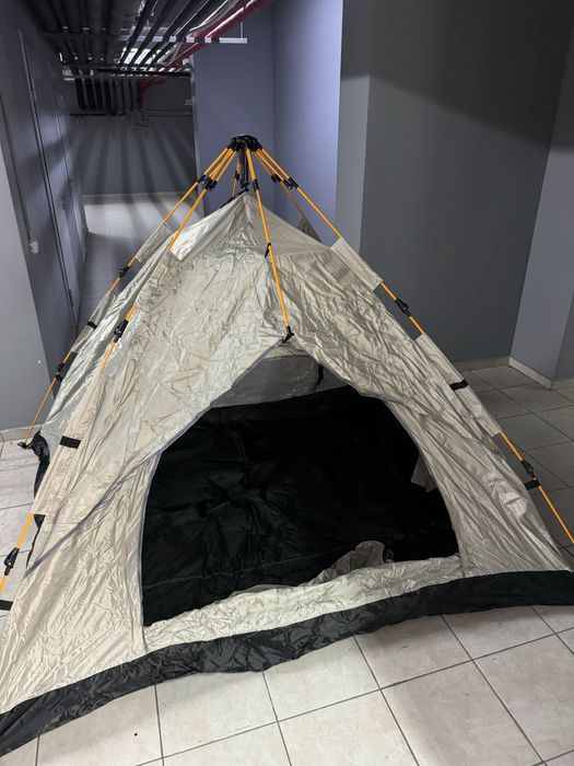 Палатка и спальный мешок