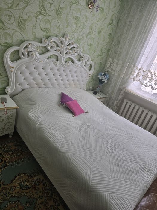 Двуспальная кровать