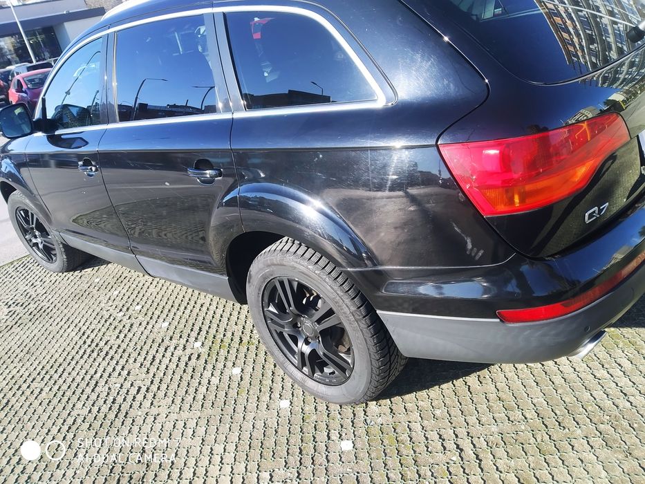 Продавам Audi Q7