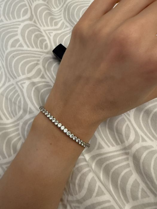 Сребърна тенис гривна с циркони на ластик