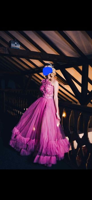 Rochia de majorat făcut la comanda