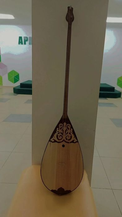 Домбыра (в хорошем качестве)