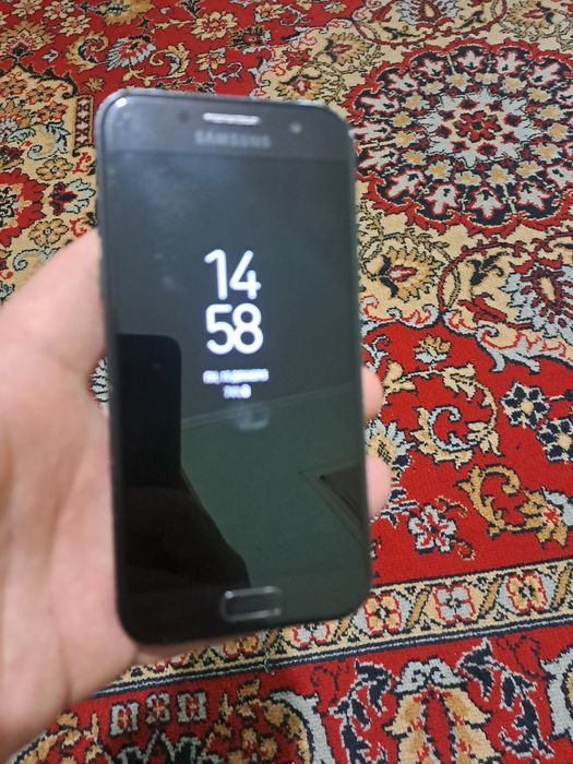 Samsung A3 2017год