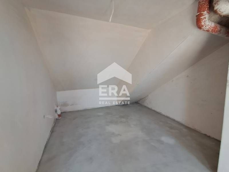 Тристаен апартамент на две нива за продажба, в новострояща се сграда с