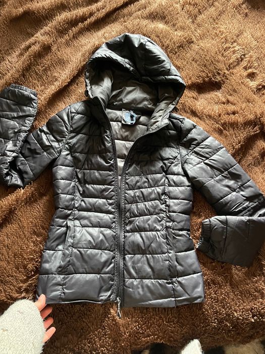 Черно дамско вталено зимно яке с качулка шушляково късо яке