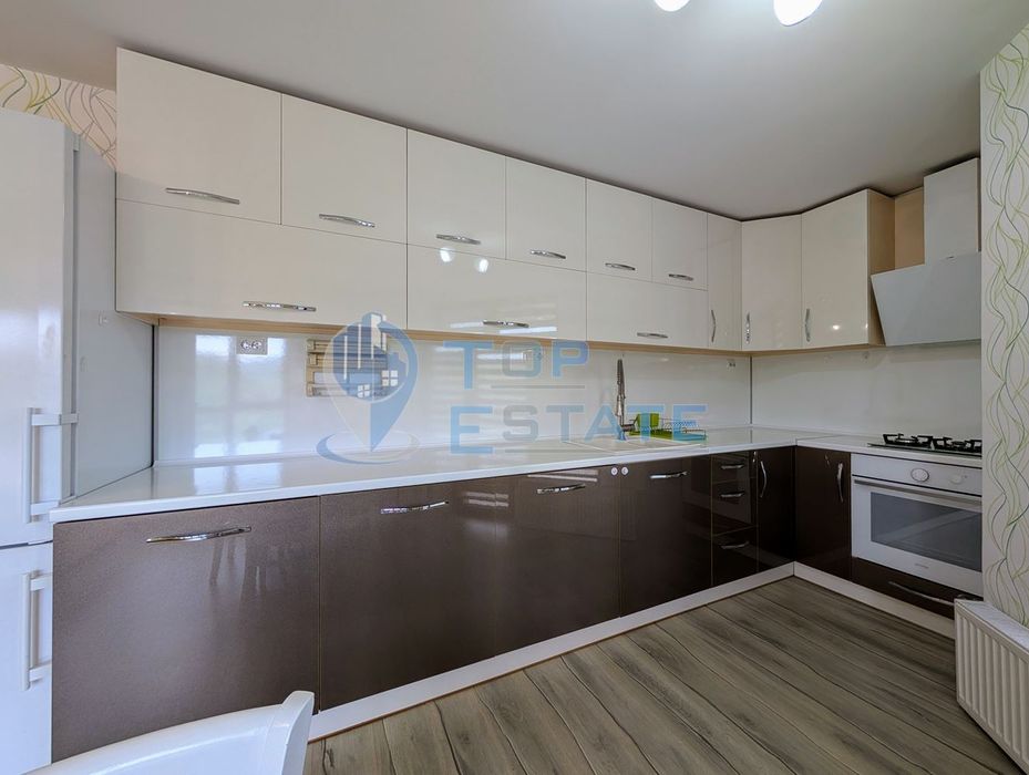 Дава се под наем Тристаен апартамент в Велико Търново, Център - 107 кв.м за 402.9 € - Снимка #2