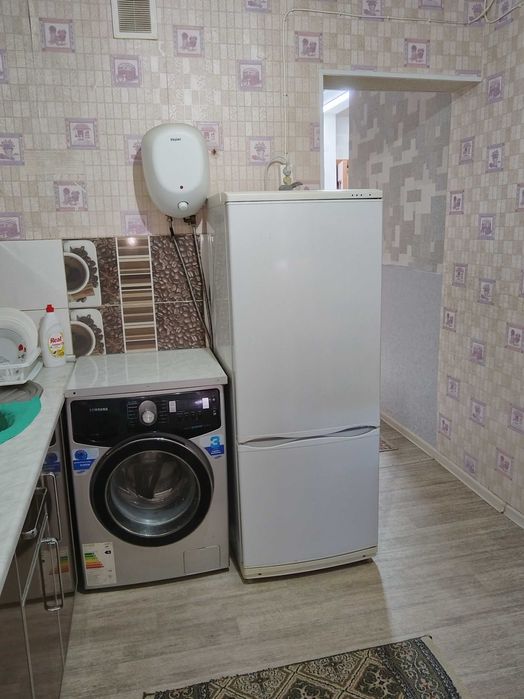 Центрден 2ком. Сатылады 1этаж, 2этаж, 3этаждан.