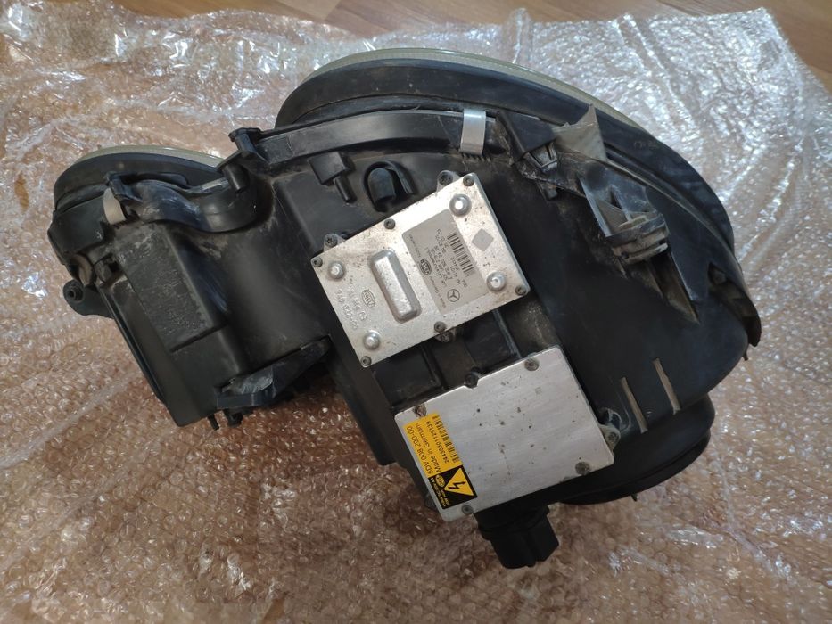 Фара и детали от бампера.