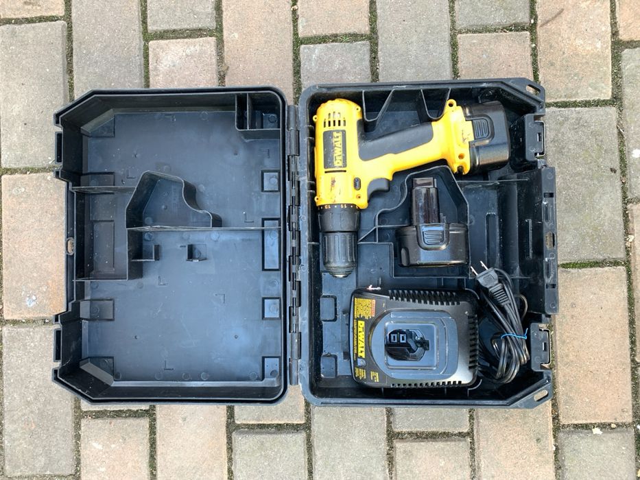 Masina de gaurit- insurubat DeWalt 12 V