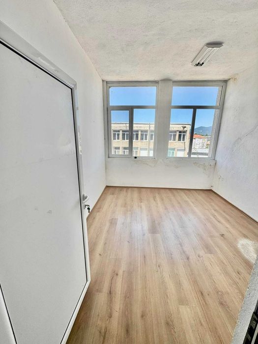 Дава се под наем Офис в Казанлък - 45 кв.м за 153 € - Снимка #2