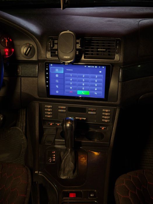 Машина БМВ седан