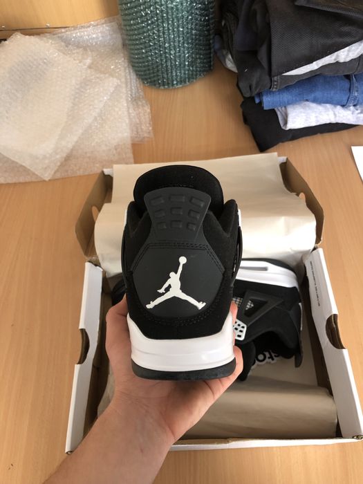 Air Jordan 4 white thunder