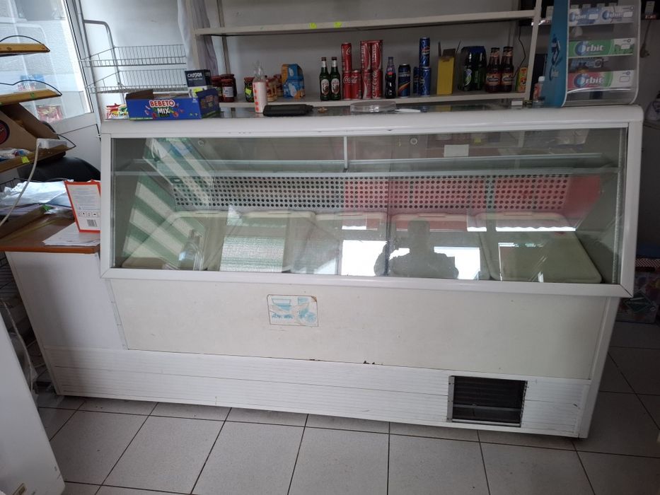 Vitrina frigorifica mezeluri