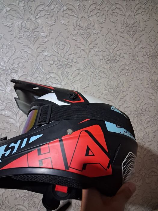 Мотоцикл шлем эндуро