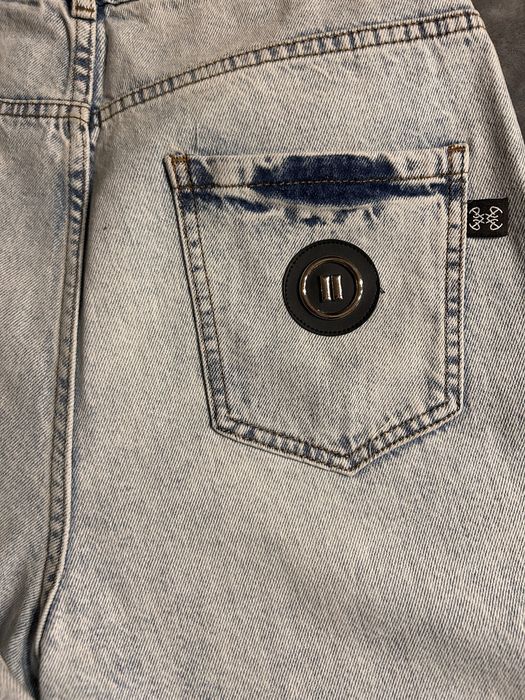 Дънки “PAUSE”, целите в камъни