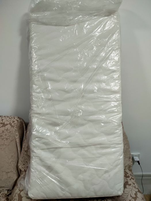 Матрац в манеж продам