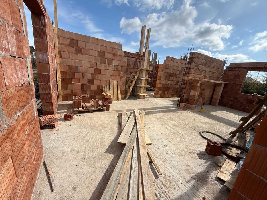 Casă de vânzare la comanda in Pitesti si zonele invecinate