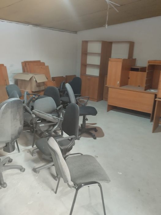 Продам офисные стулья и столы