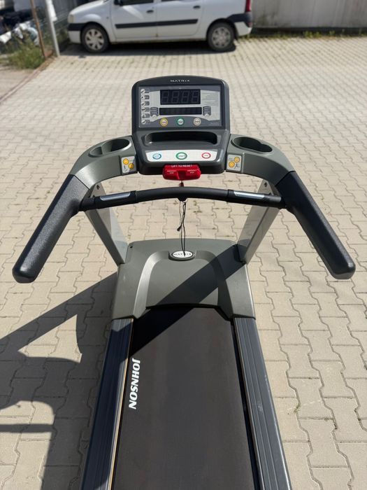 Bandă de alergat profesională Matrix T1X  LED