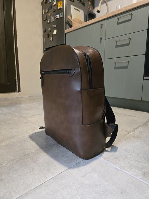 Кожена раница ZARA