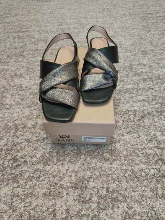 Елегантни сандали GiAnni