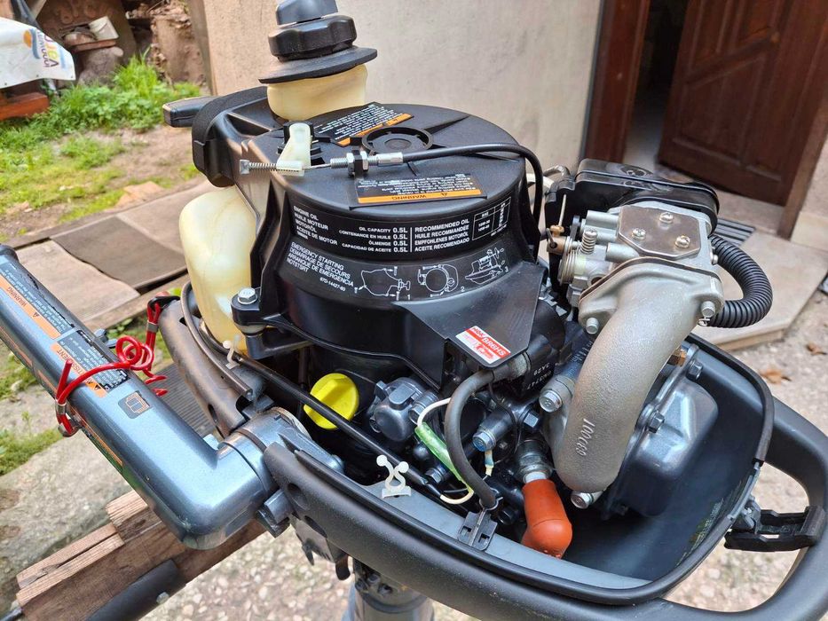 Надуваема лодка с твърдо дъно, двиг. Ямаха четиритактов 4 к.с. и сонар