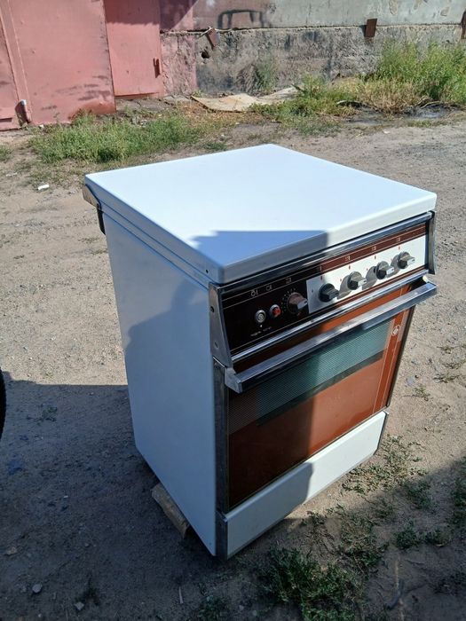 Продам  2 советские  газовые плиты