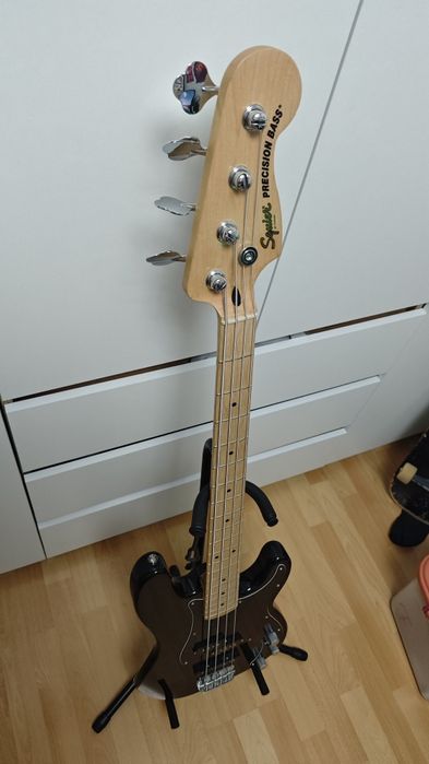 Squier precision jazz bass