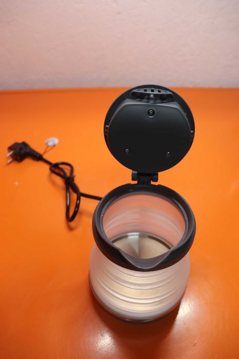 Adler AD1279 Сгъваема електрическа кана, 0,6 л, 750 W, силиконова, без BPA