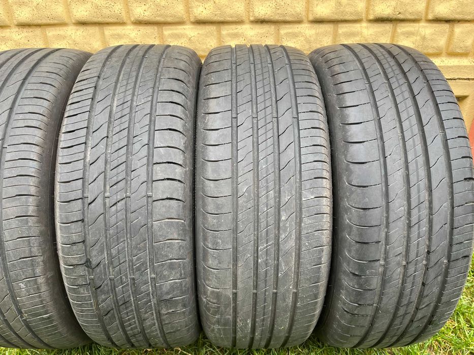 Гуми Brigdestone Efficient Grip performance 2 215/55/18 99V DOT 4923