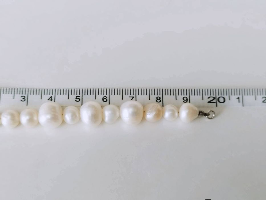 Veche bratara cu perle naturale de cultura, cu un pandantiv cu un sarpe din argint de 925