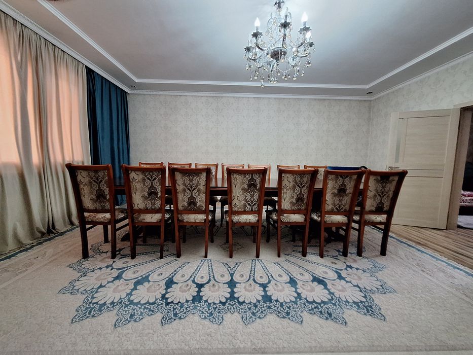 Стол и стуля в хорошем состоянии