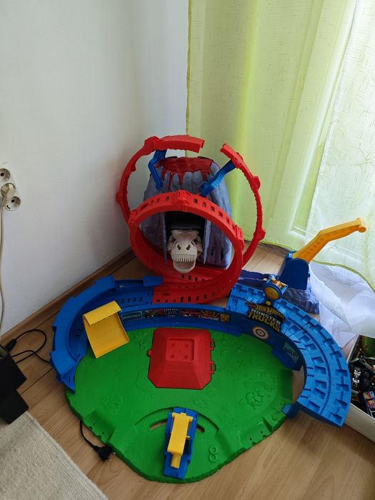Hot Wheels писта - Monster Trucks - T-Rex Volcano Arena Playset