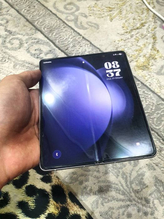 Samsung  Z fold 3 sotiladi 3.300 kelishamiz
