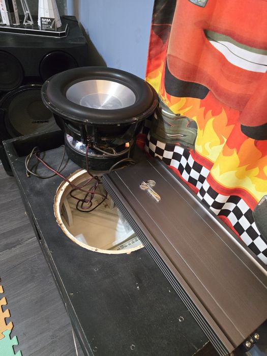 ЕКСКЛУЗИВНО: Ground Zero Plutonium 15" Субуфер + 4kW GZPA Усилвател!