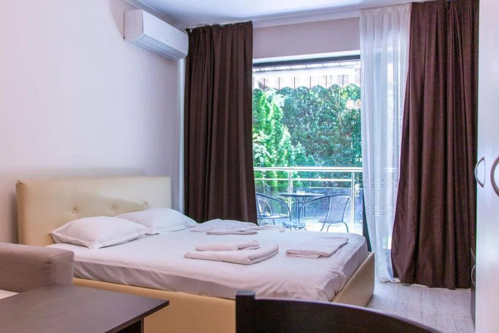 Продава се Тристаен апартамент в Созопол - 140 кв.м за 1079 €/кв.м - Снимка #1